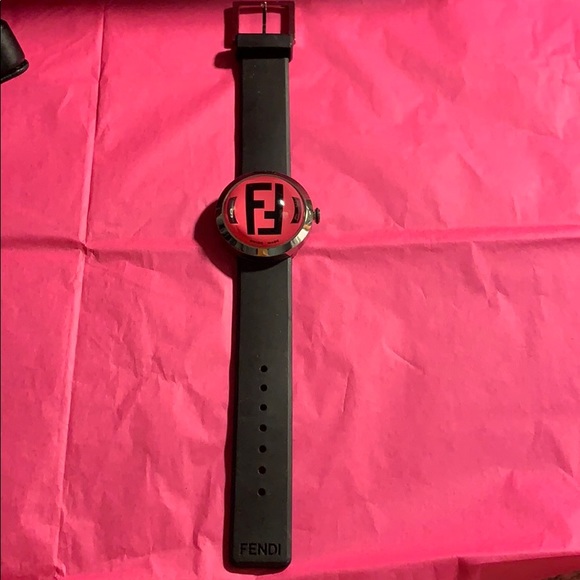 Unique Fendi watch 💕 - Picture 10 of 13